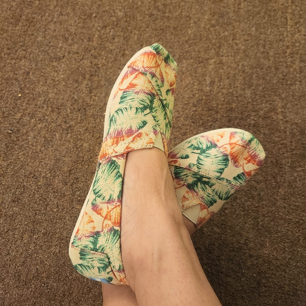 TOMS Tropical Floral Canvas Slip-On Flats | Women’s Size 8